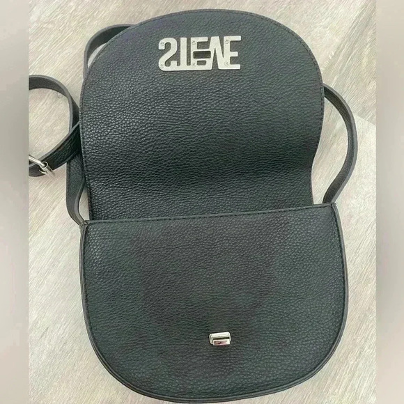 STEVE MADDEN- Turnlock Black Crossbody - Picture 7 of 8